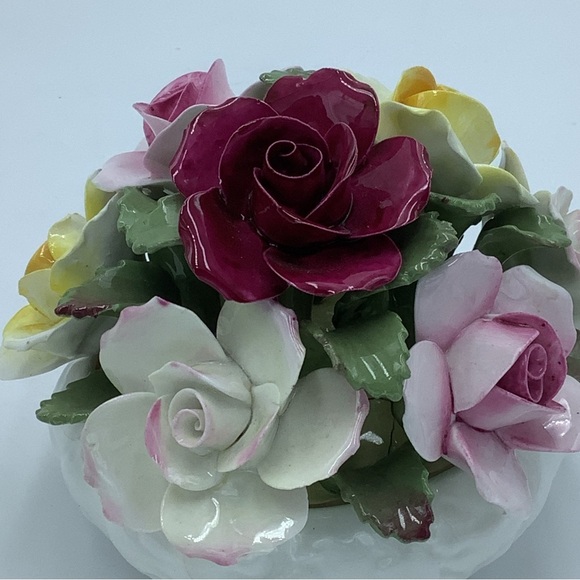 Aynsley England Hand Modeled and Painted Fine Bone China Flower Bouquet - Picture 9 of 15